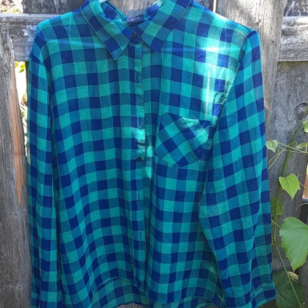 XL Green/blue plaid sheer long sleeve.